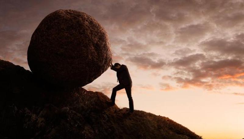 Толкание валуна в гору