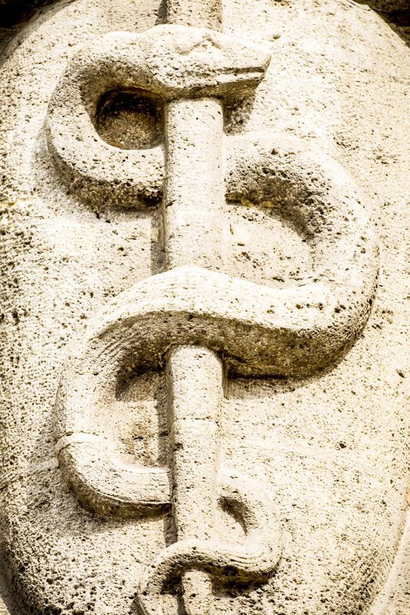 Посох Эскулапа - Кадуцей