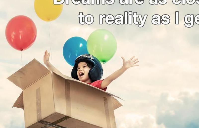 Малыш летит в картонной коробке