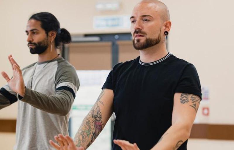 Мужчины, занимающиеся тай-чи