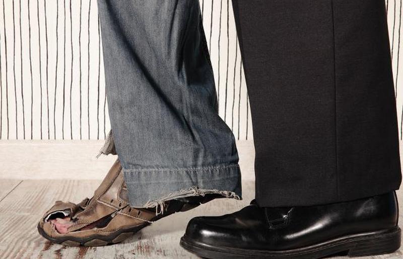 Мужчина в джинсах и брюках 