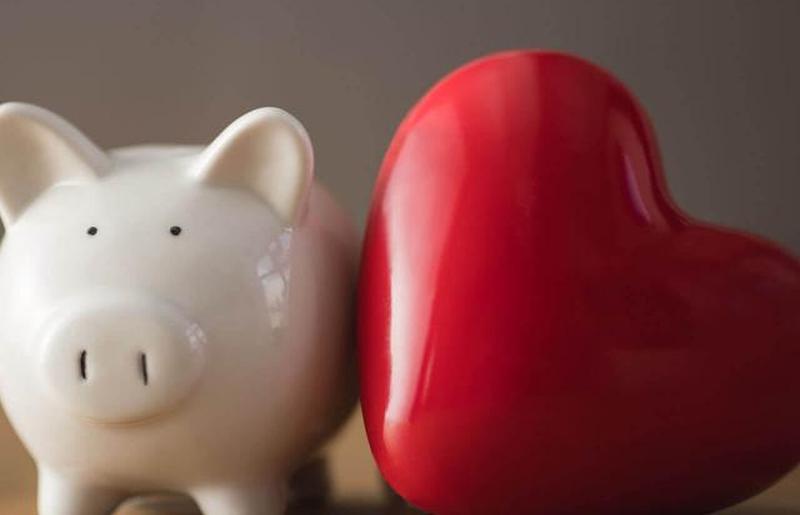 Копилка с красным сердцем