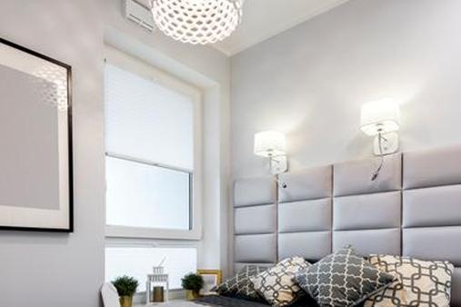 Освещение маленькой современной спальни