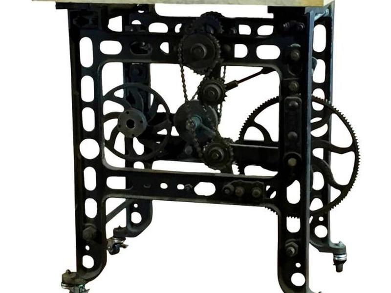 Стол из железа и мрамора в стиле стимпанк