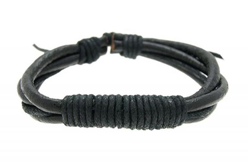 https://cf.ltkcdn.net/jewelry/images/slide/209920-850x567-Leather-Weave-Bracelet.jpg