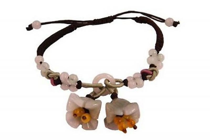 https://cf.ltkcdn.net/jewelry/images/slide/209923-850x567-Hand-Tied-Natural-Jade-Bell-Flower-Bracelet.jpg