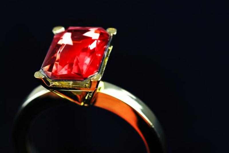 Золотое кольцо с рубином