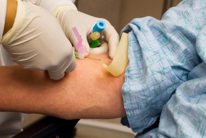 https://cf.ltkcdn.net/jobs/images/slide/33217-847x567-phlebotomy.jpg