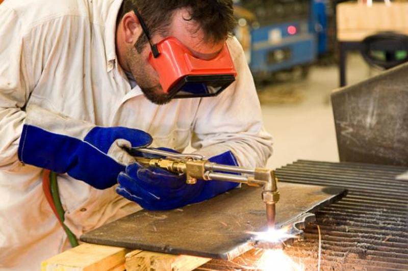 https://cf.ltkcdn.net/jobs/images/slide/33231-849x565-welding.jpg