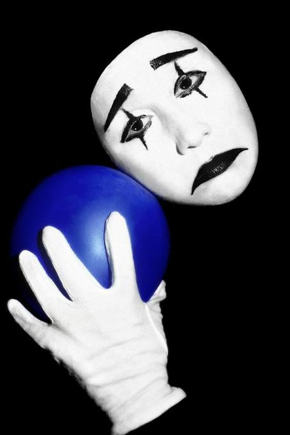 https://cf.ltkcdn.net/makeup/images/slide/130218-566x848r1-mime-with-balloon.jpg