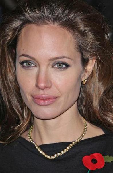 https://cf.ltkcdn.net/makeup/images/slide/87914-394x600-Angelina6.jpg