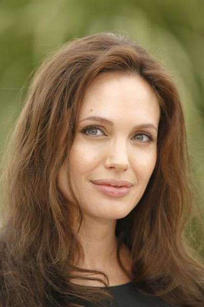 https://cf.ltkcdn.net/makeup/images/slide/87915-400x600-Angelina5.jpg