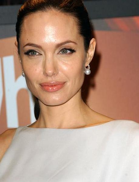 https://cf.ltkcdn.net/makeup/images/slide/87917-458x600-Angelina3.jpg
