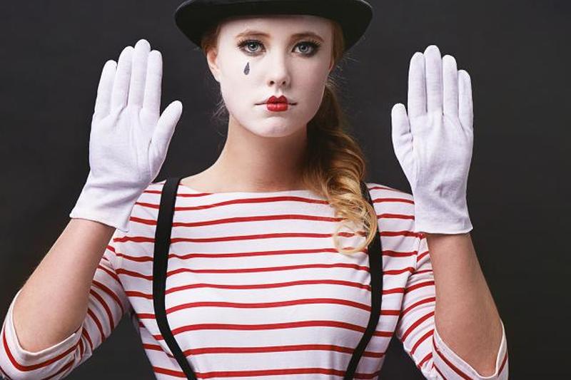 https://cf.ltkcdn.net/makeup/images/slide/278618-850x566-halloween-face-paint-mime.jpg
