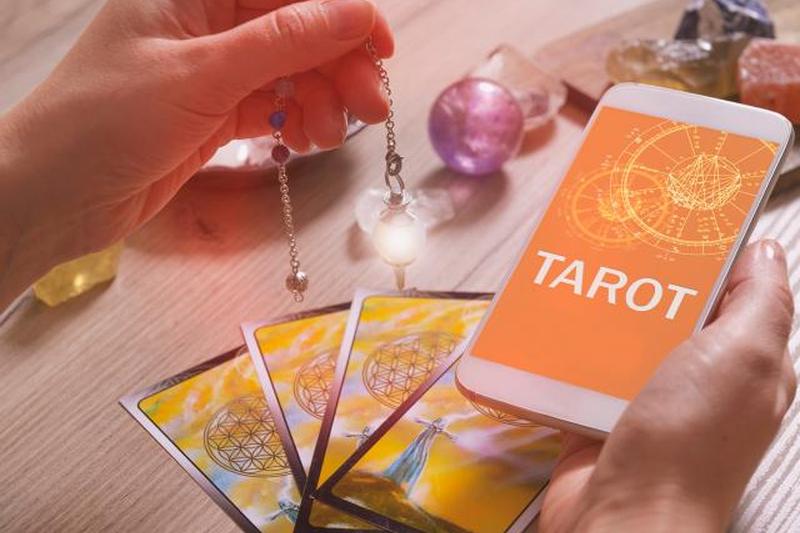 Карты Таро и мобильный телефон