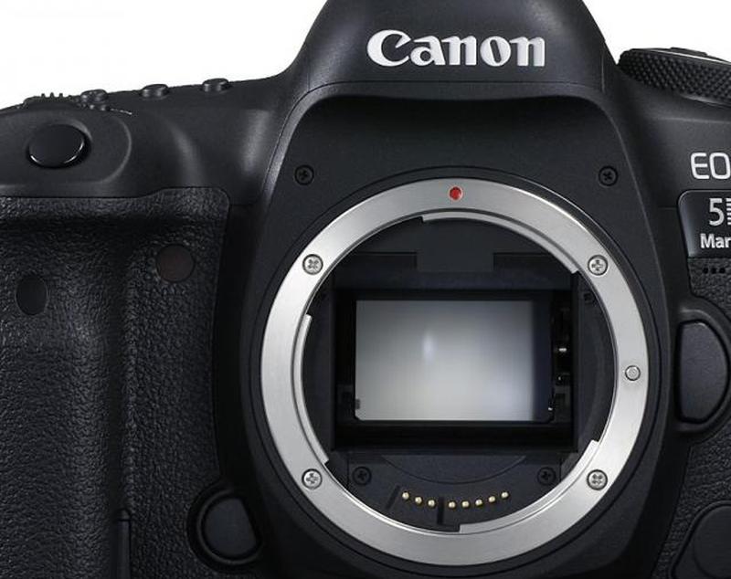 Корпус полнокадровой цифровой зеркальной фотокамеры Canon EOS 5D Mark IV