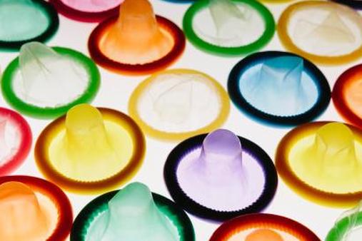 разноцветные презервативы