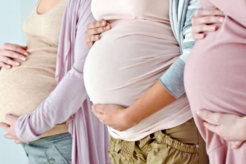 https://cf.ltkcdn.net/pregnancy/images/slide/165394-850x566-three-pregnant-bellies.jpg