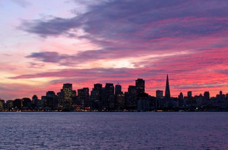 https://cf.ltkcdn.net/sanfrancisco/images/slide/164605-850x559-san-fran-skyline-sunset-view.jpg