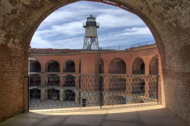 https://cf.ltkcdn.net/sanfrancisco/images/slide/164981-850x565-fort-point.jpg