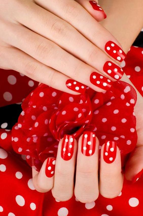 Нейл-арт в горошек