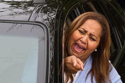 Разочарованная женщина-водитель