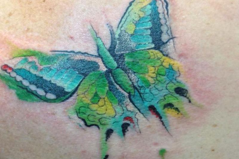 Акварельная татуировка бабочки