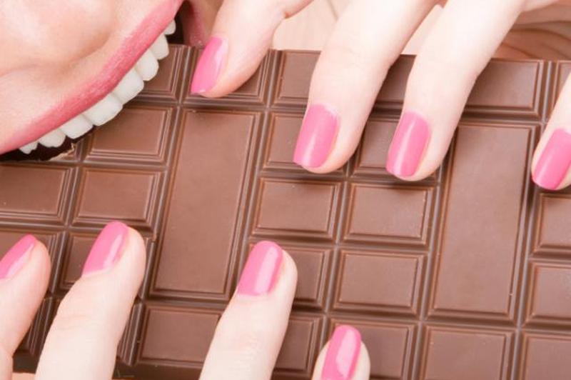 https://cf.ltkcdn.net/teens/images/slide/166048-849x565-girl-biting-chocolate.jpg