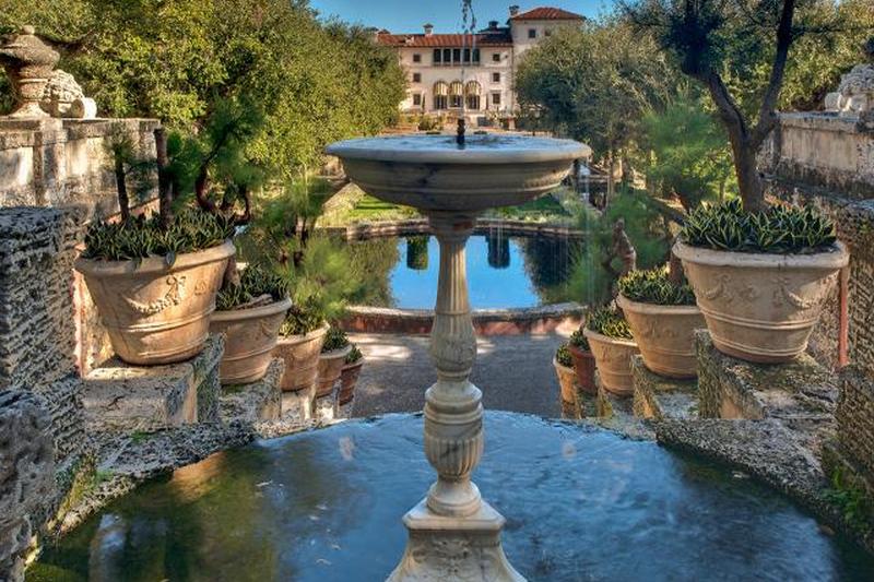 Бискайский каменный фонтан