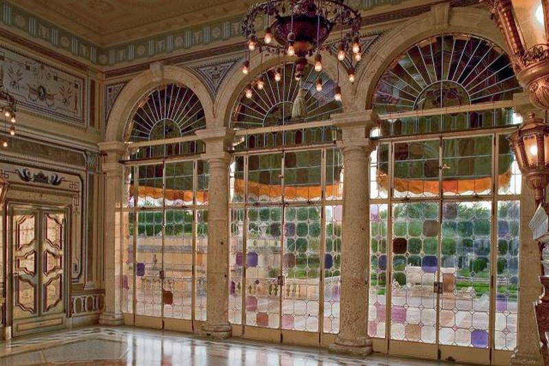 Витражные двери в чайной комнате