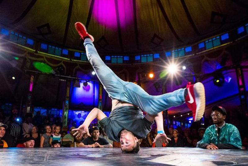 Fringe Street Beat Фото Джона Шлиа