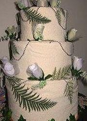 трехъярусный торт из полотенец