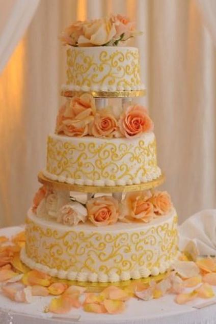https://cf.ltkcdn.net/weddings/images/slide/106979-424x636r1-PeachCake.jpg