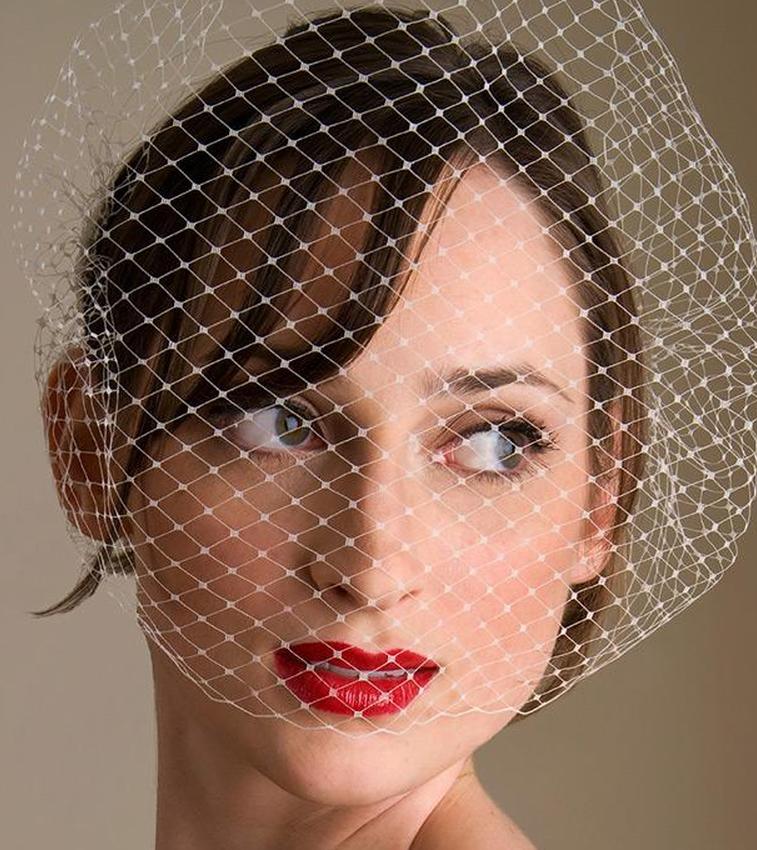 https://cf.ltkcdn.net/weddings/images/slide/191317-757x850-fishnet-veil.jpg