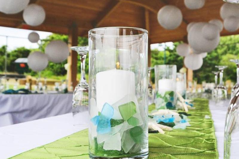 https://cf.ltkcdn.net/weddings/images/slide/249472-1200x800-candle-centerpiece.jpg