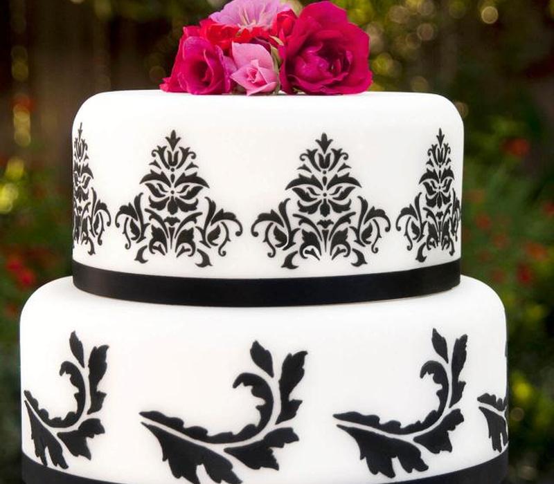 https://cf.ltkcdn.net/weddings/images/slide/266413-850x744-stenciled-cake.jpg