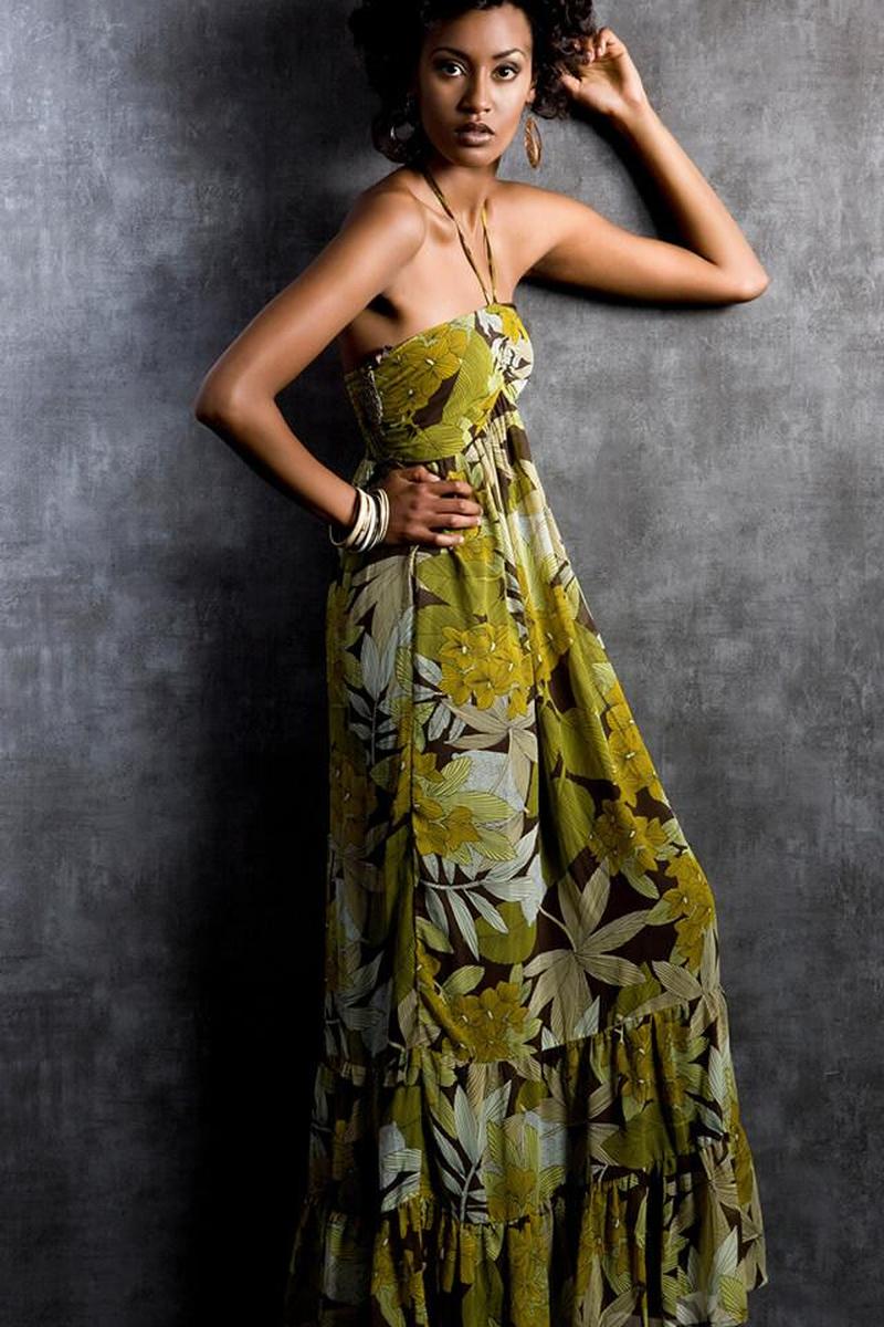 Длинное макси-платье с ярким рисунком