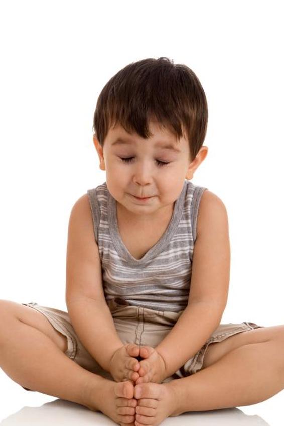 Ребенок в позе связанного угла