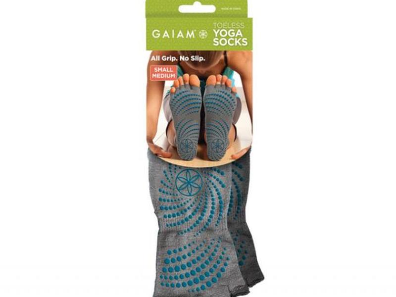 https://cf.ltkcdn.net/yoga/images/slide/168353-850x638-Toeless-Yoga-Socks.jpg